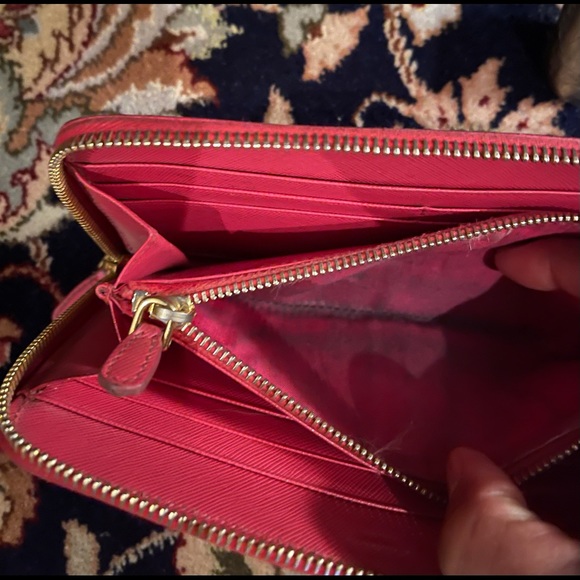🍁SOLD🍁Prada Peonia Leather Zippie Wallet - Picture 5 of 12